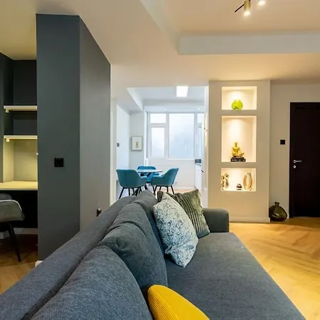 Romantic Private In Piata Romana Bucarest