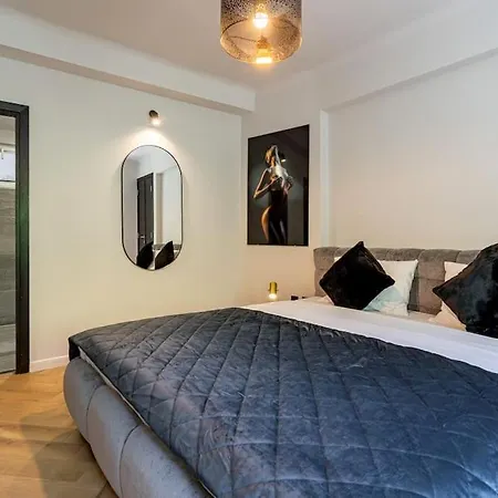 Romantic Private In Piata Romana Bukareszt